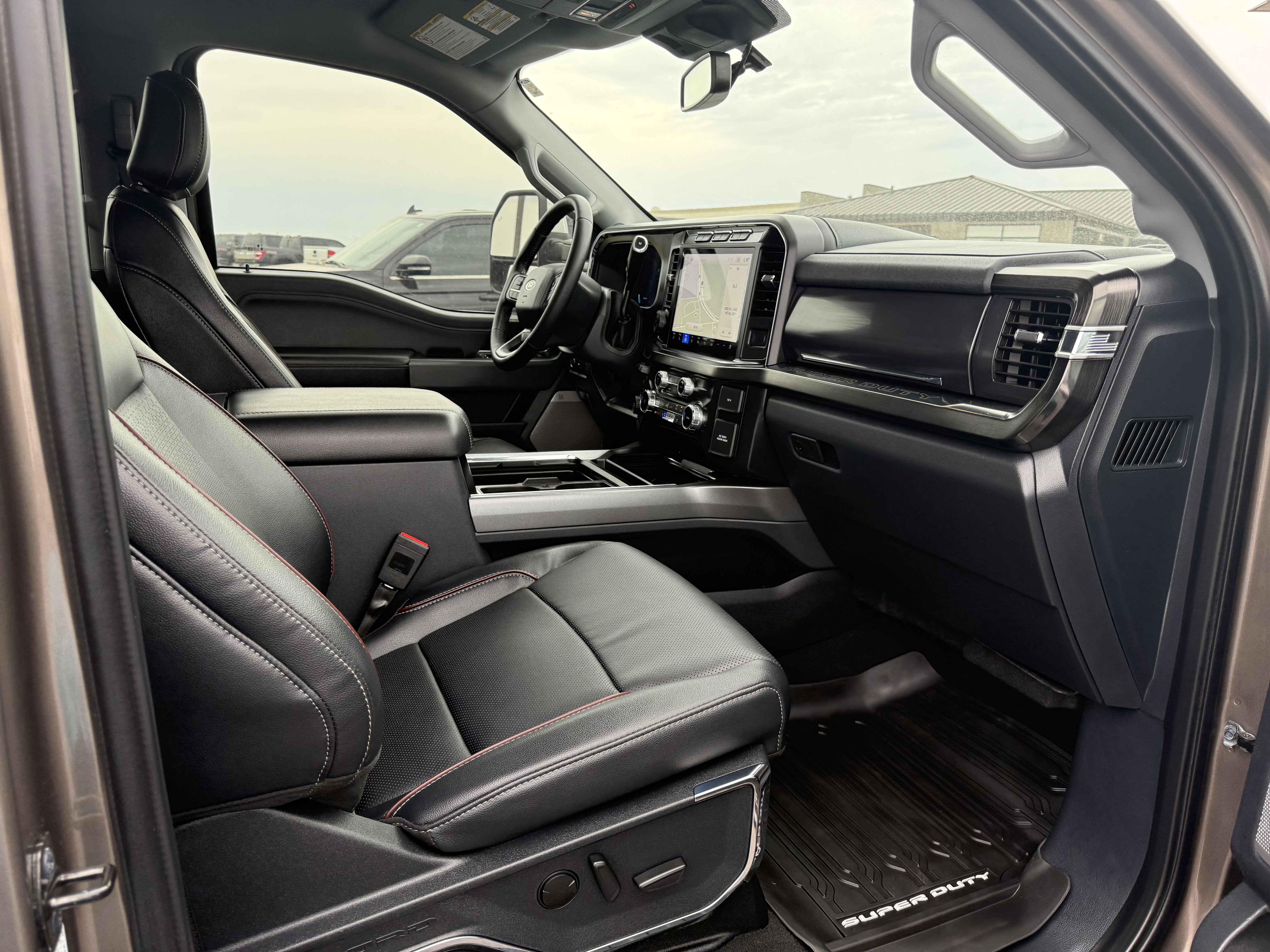 Used 2023 Ford F350 Lariat w/ Tow Technology Package image 10