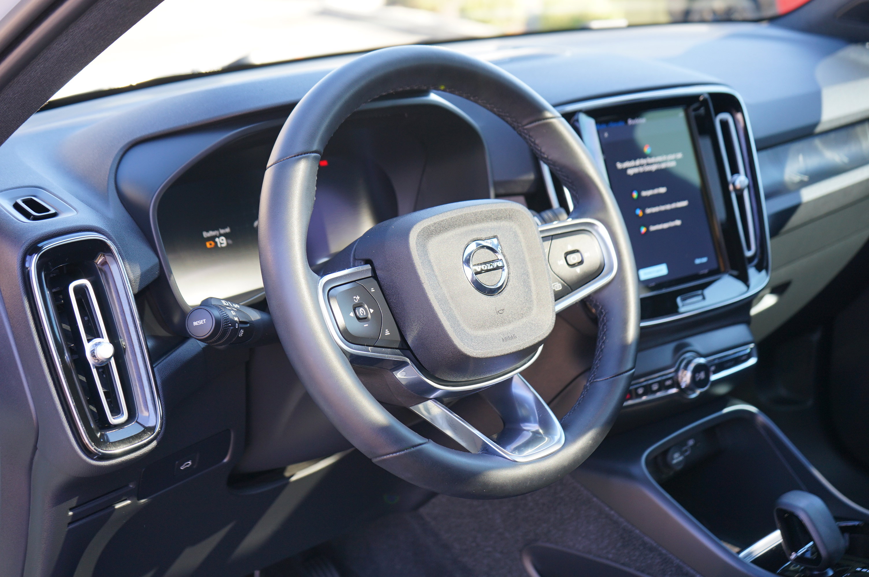 Used 2023 Volvo XC40 Recharge Ultimate image 17