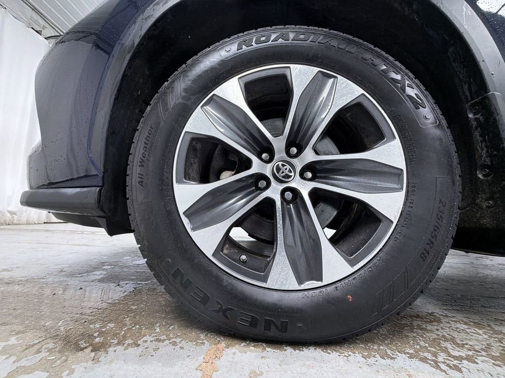 Used 2022 Toyota Highlander XLE image 14