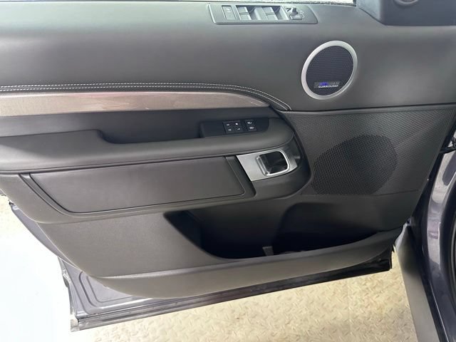 Used 2024 Land Rover Discovery Metropolitan Edition AWD/4WD image 19