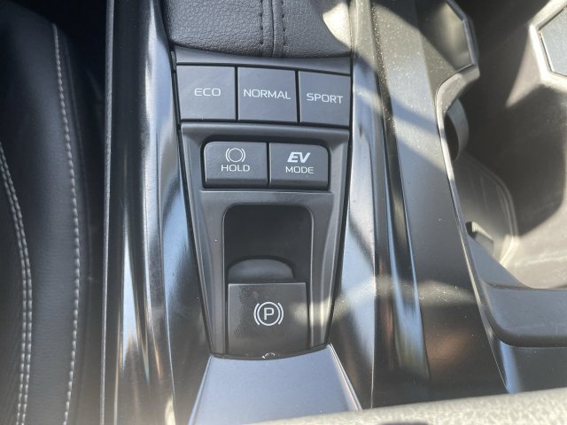 Used 2025 Toyota Camry SE FWD image 17
