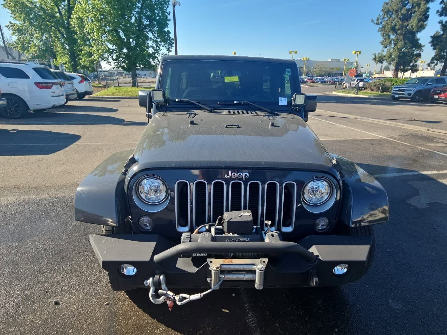 Used 2018 Jeep Wrangler Unlimited Sahara w/ Connectivity Group image 4