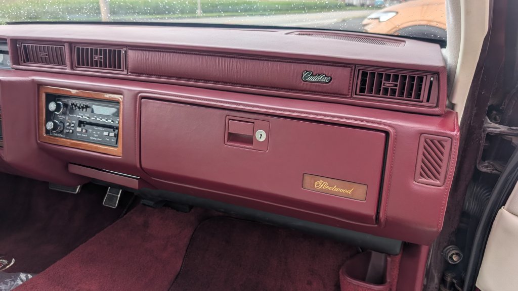 Used 1992 Cadillac Fleetwood Coupe FWD image 13