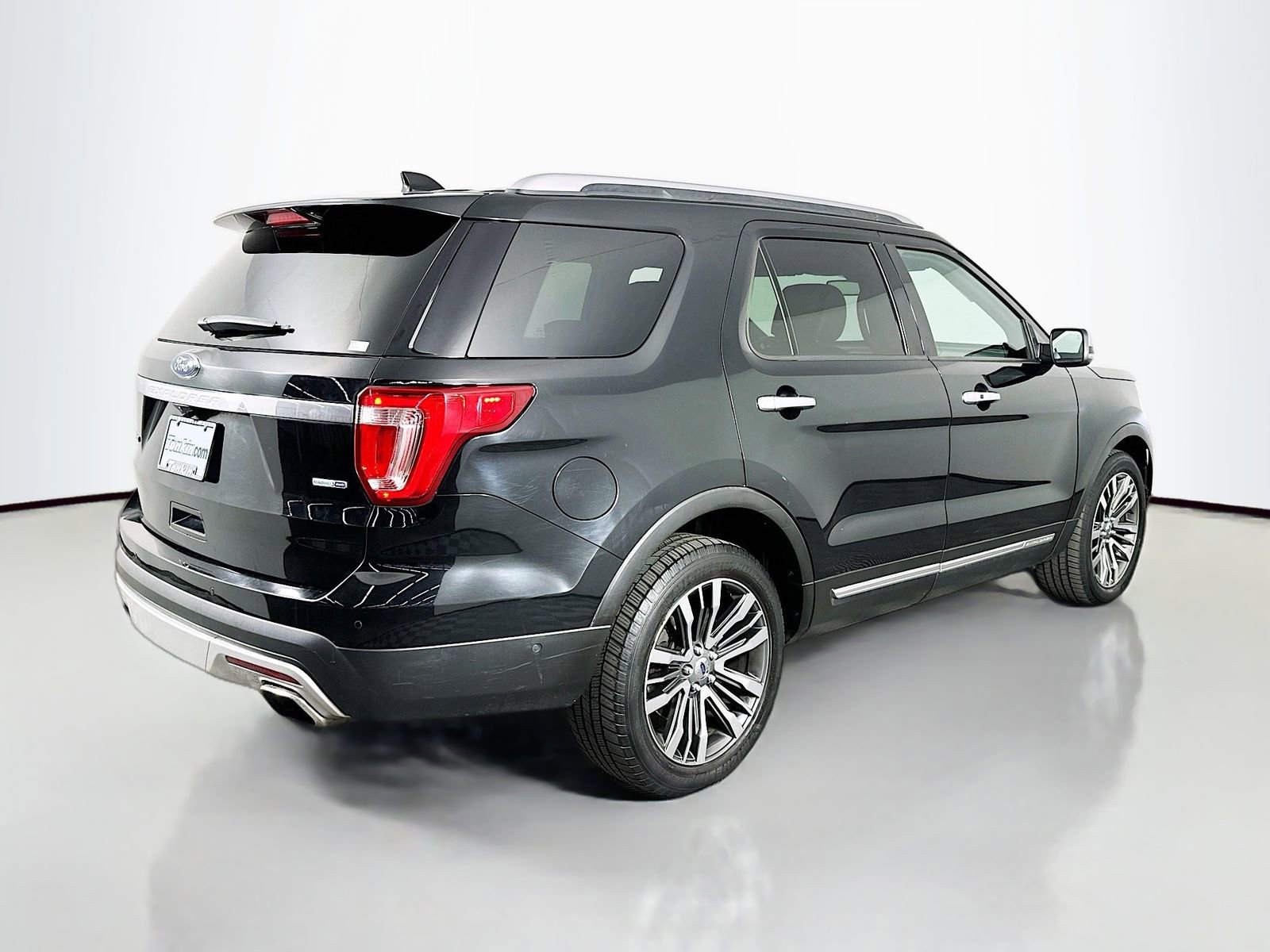 Used 2017 Ford Explorer Platinum image 7