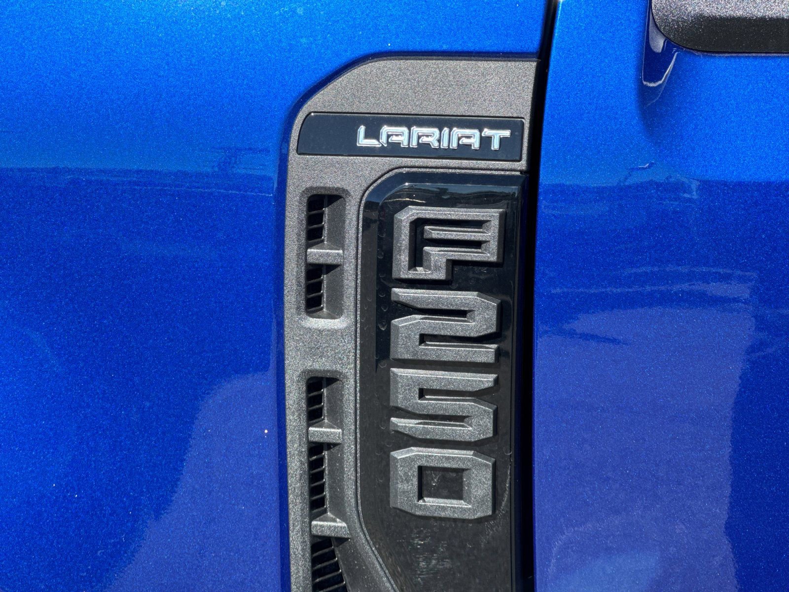 New 2026 Ford F250 Lariat w/ Black Appearance Package image 32