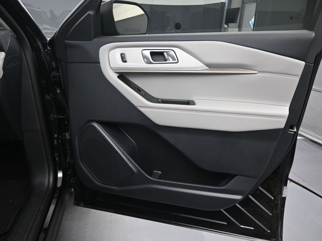 New 2025 Ford Explorer Active w/ Active Comfort Package image 13