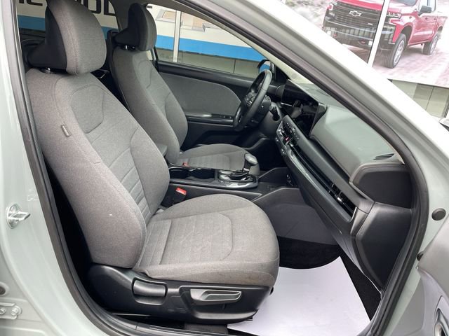 Used 2025 Kia K4 EX image 27