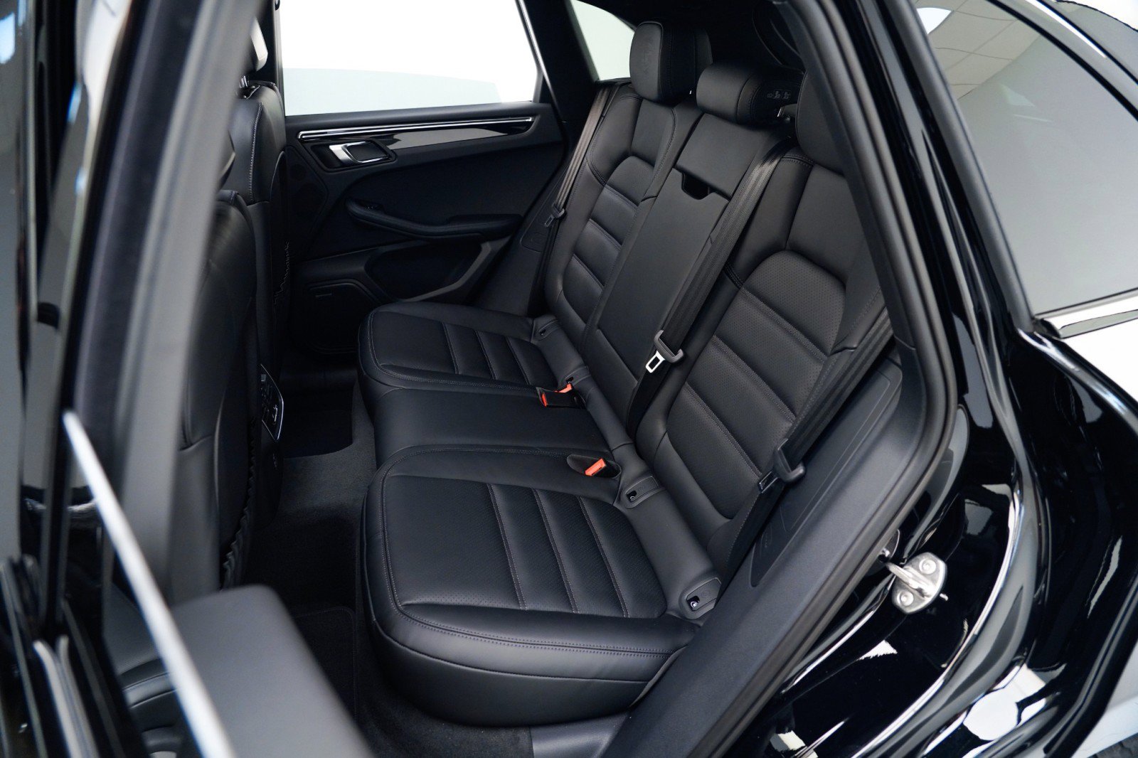 New 2026 Porsche Macan Turbo image 32