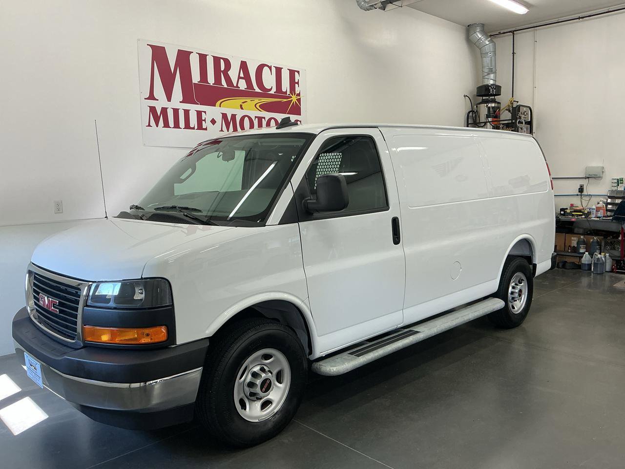 Used 2025 GMC Savana 2500 w/ Driver Convenience Package RWD image 3