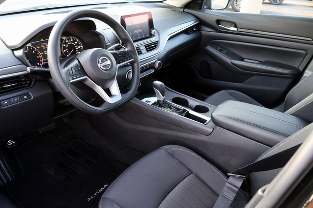 Used 2025 Nissan Altima 2.5 SV image 3