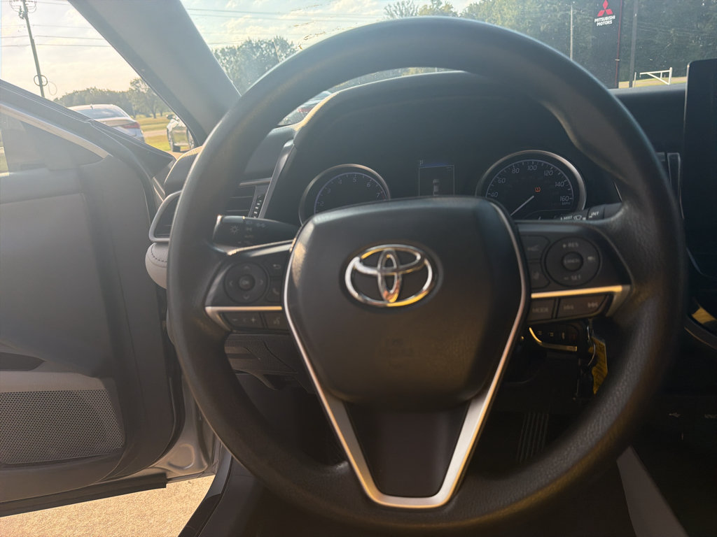 Used 2021 Toyota Camry LE FWD image 8