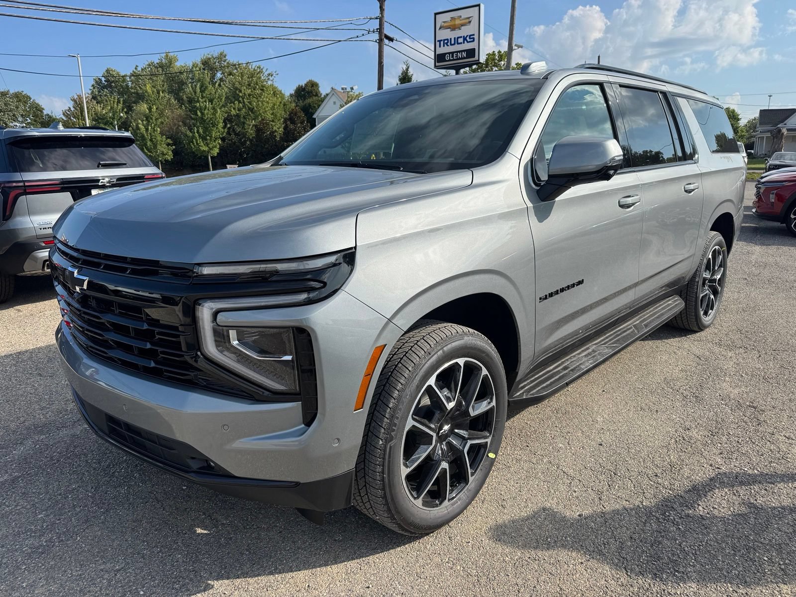 New 2026 Chevrolet Suburban RST w/ Comfort Package AWD/4WD image 2