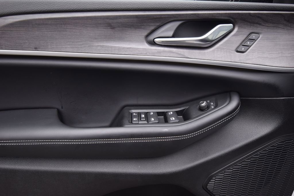 Used 2025 Jeep Grand Cherokee Limited image 26