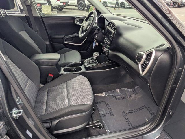 Used 2025 Kia Soul LX w/ LX Technology Package image 5