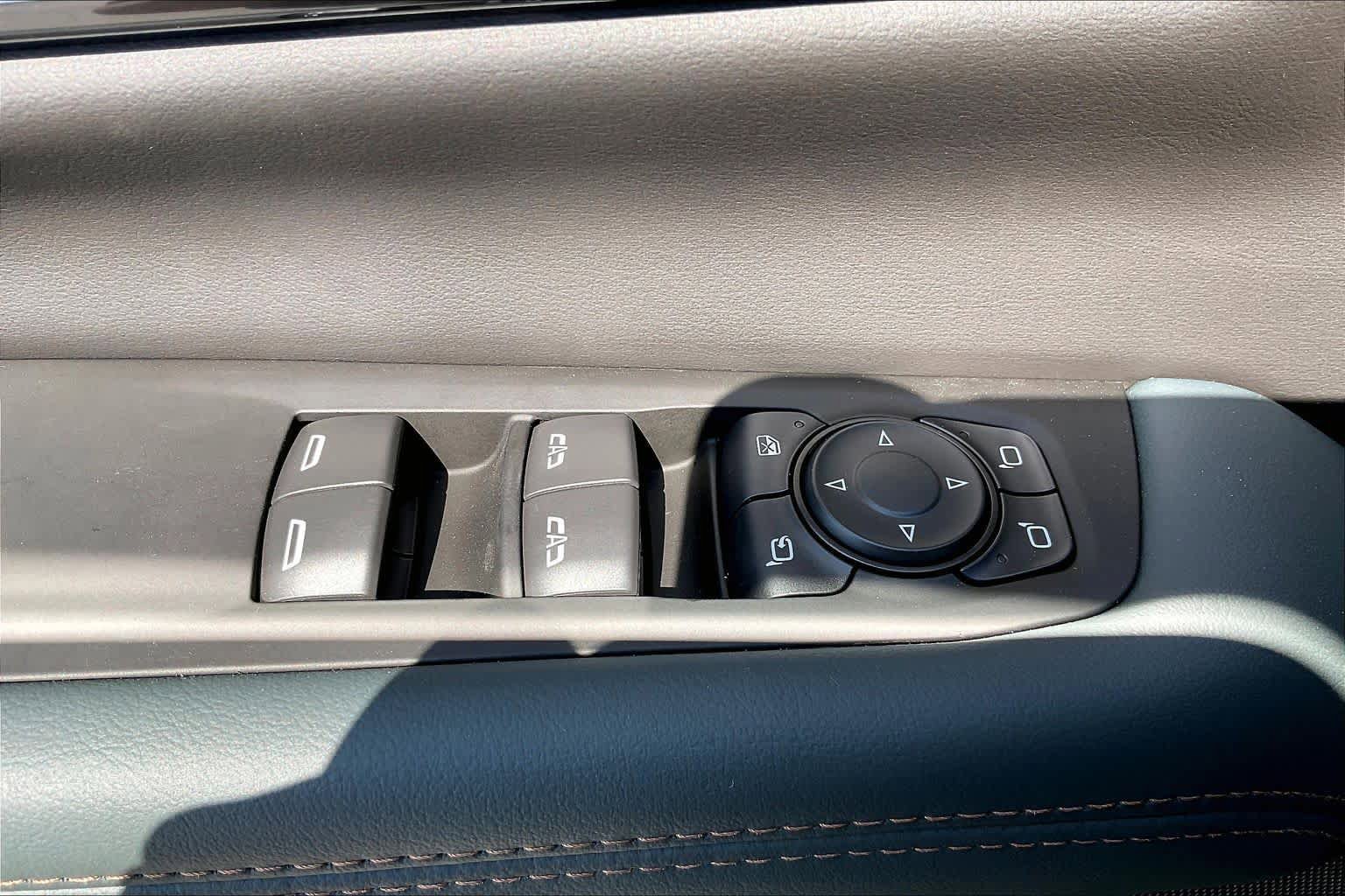 New 2026 GMC Yukon XL AT4 w/ AT4 Premium Package AWD/4WD image 15