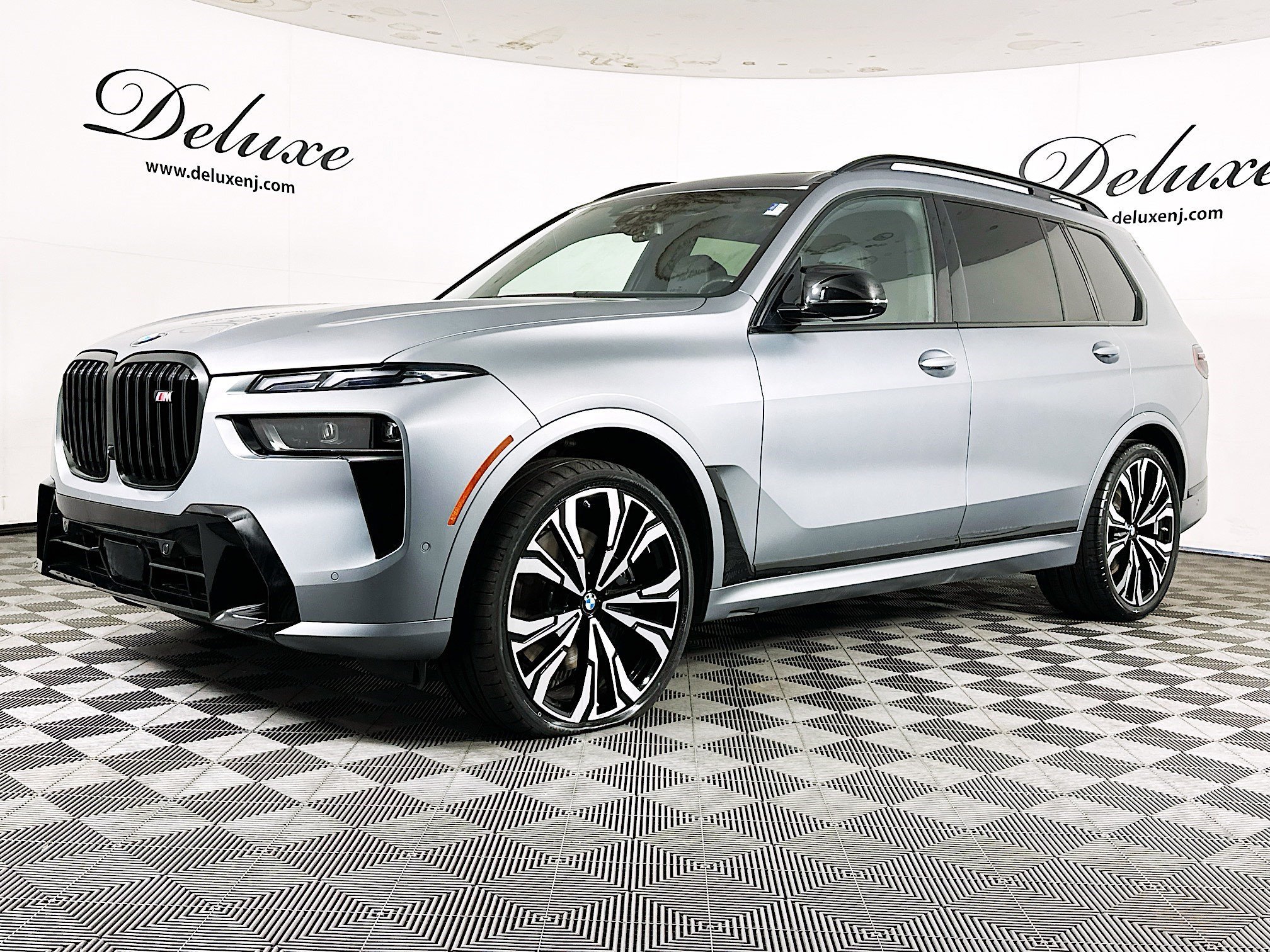 Used 2023 BMW X7 M60i w/ Executive Package AWD/4WD image 3