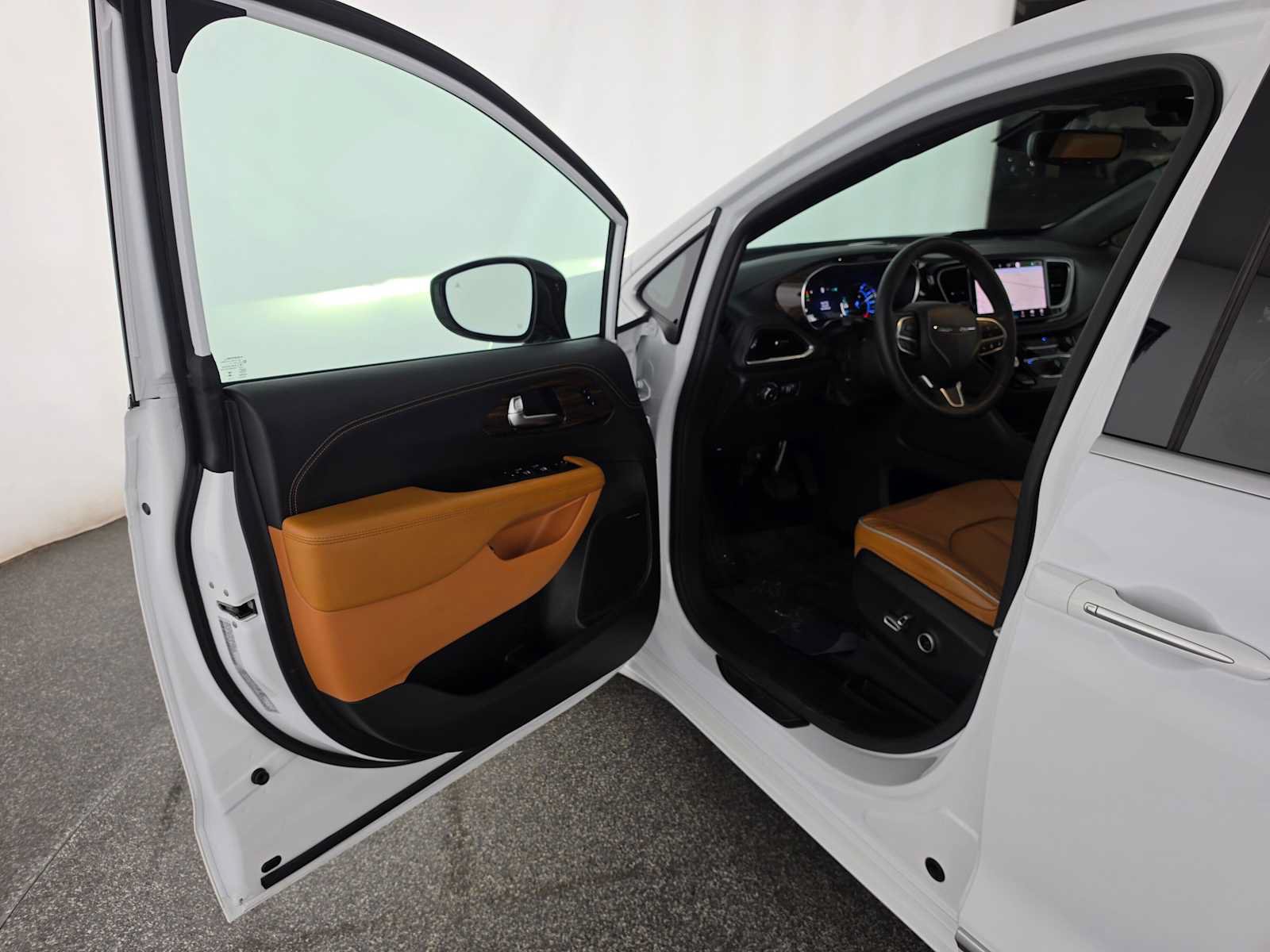 Used 2023 Chrysler Pacifica Pinnacle FWD image 19