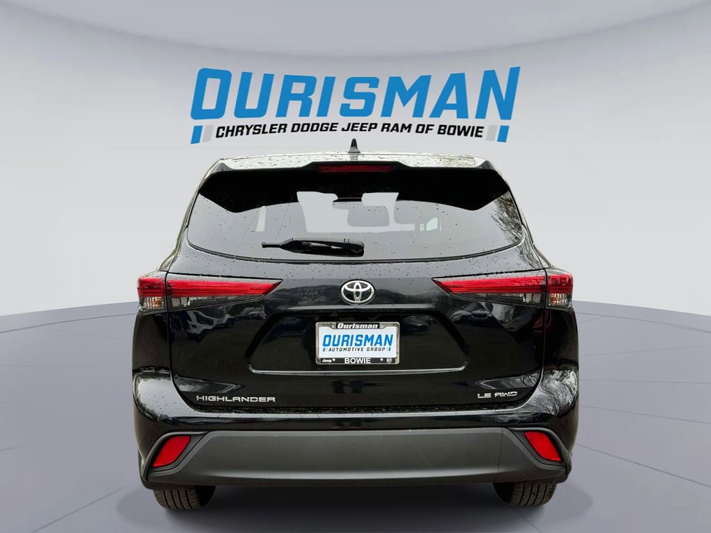 Used 2021 Toyota Highlander LE image 3