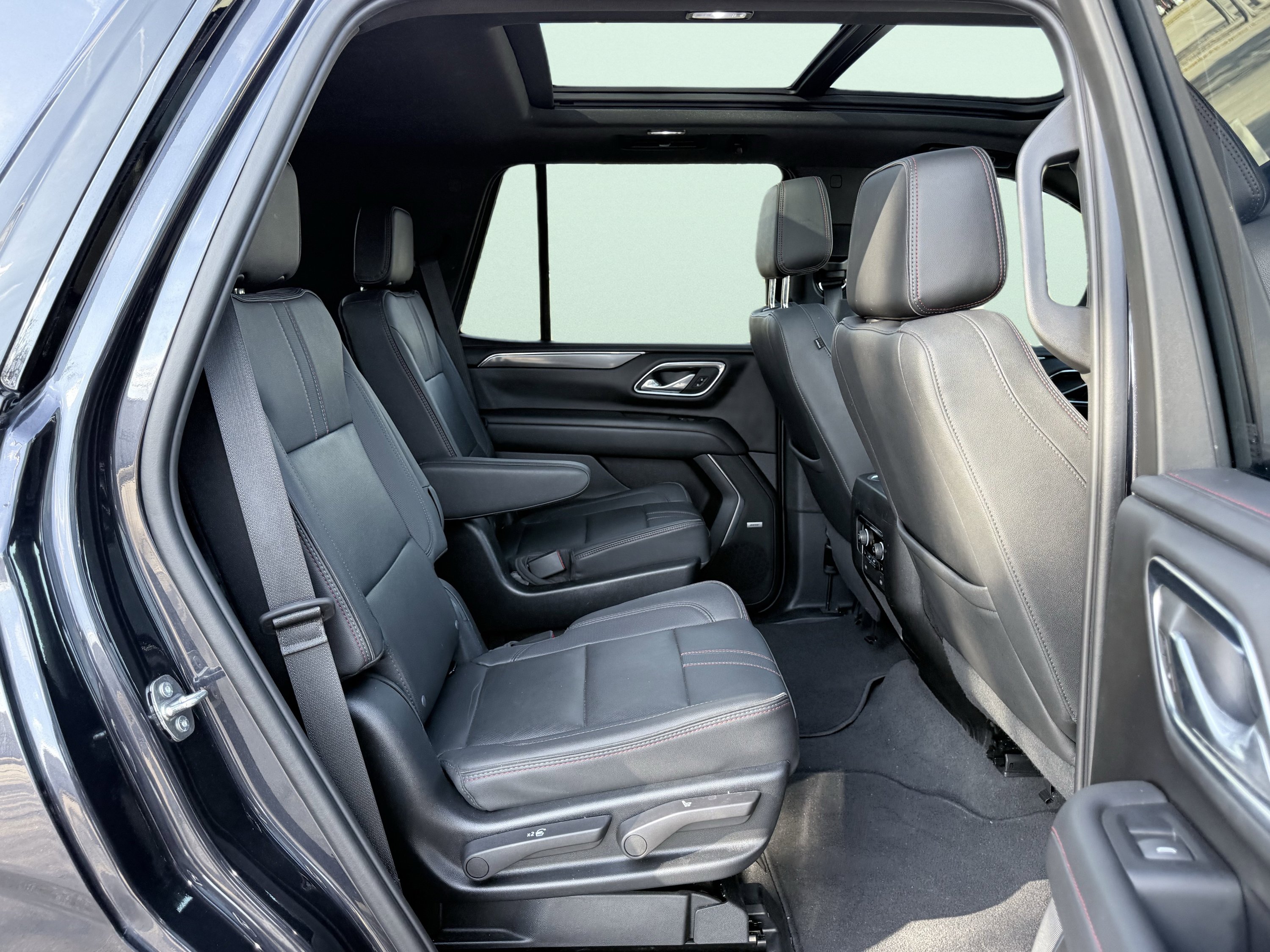 Used 2023 Chevrolet Tahoe RST w/ Luxury Package RWD image 40
