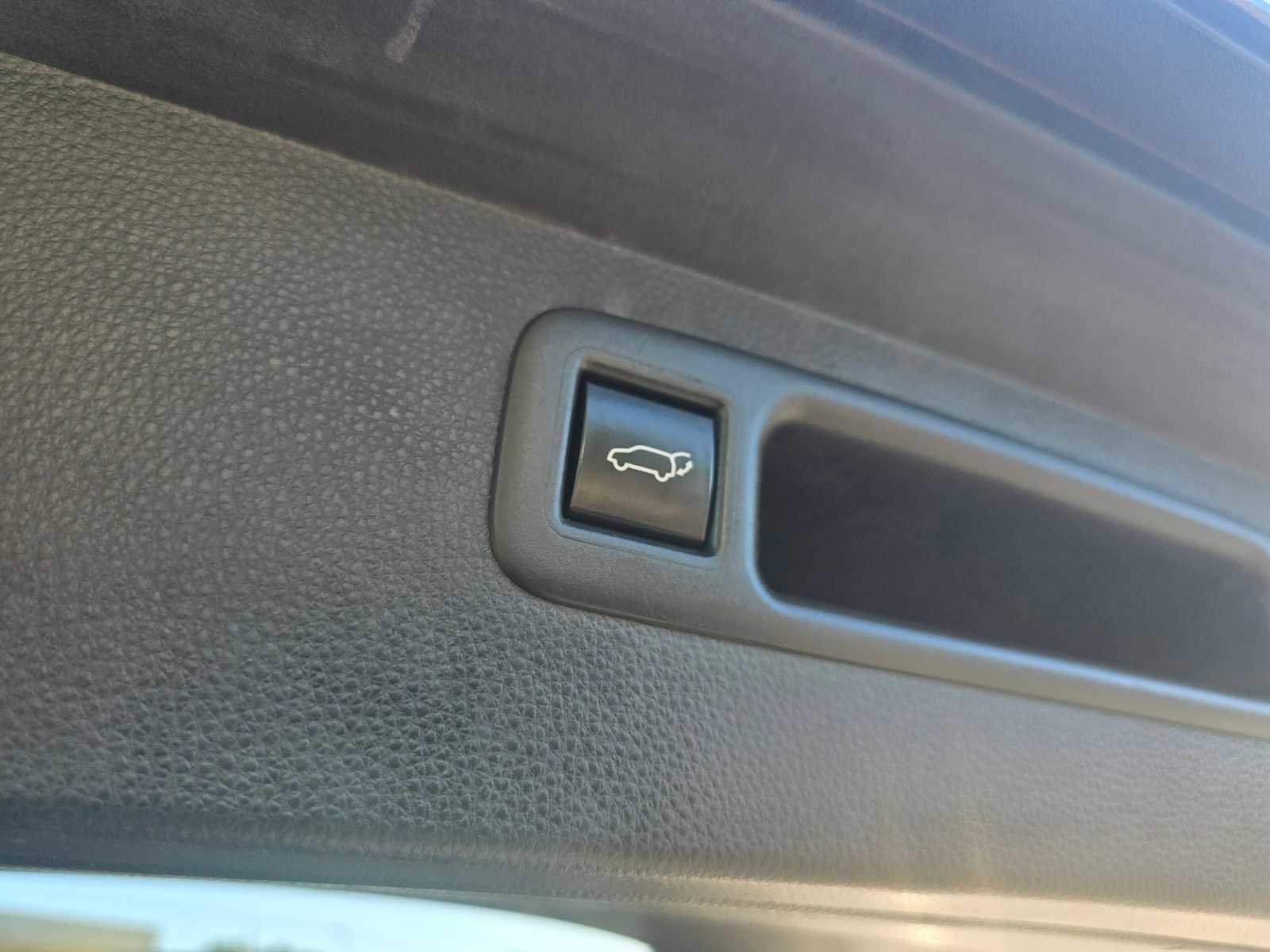 Used 2022 Toyota Highlander XLE image 19