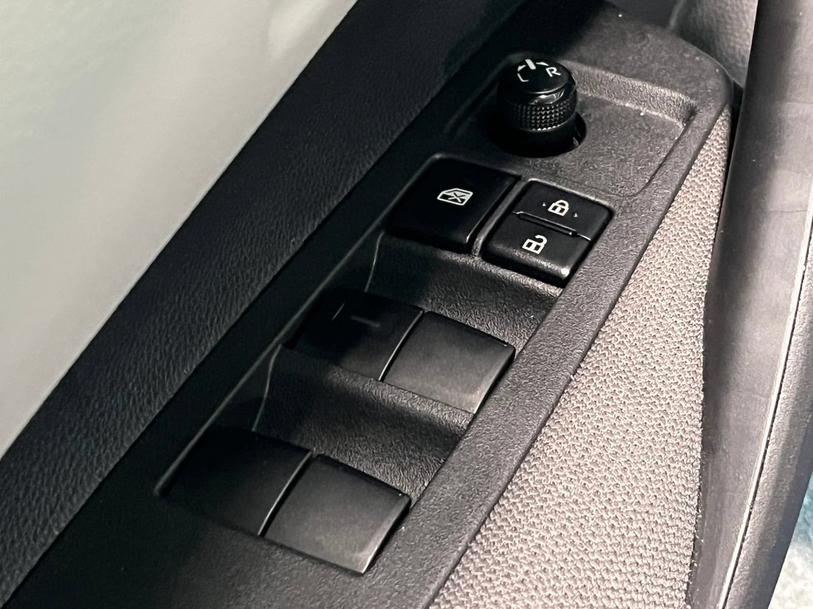 Used 2025 Toyota Corolla LE FWD image 34