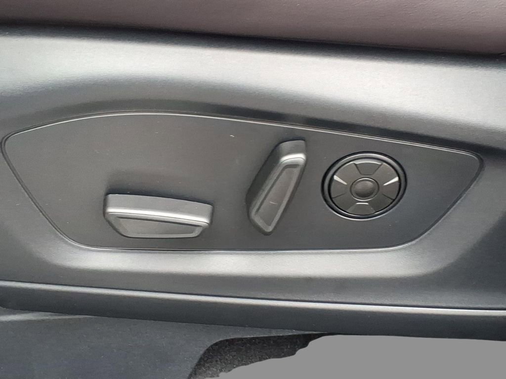 New 2026 Ford Explorer Platinum image 18