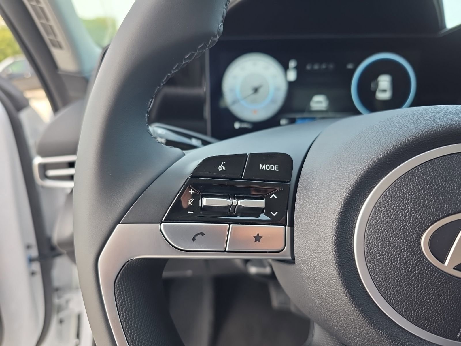 New 2025 Hyundai Elantra Limited image 15