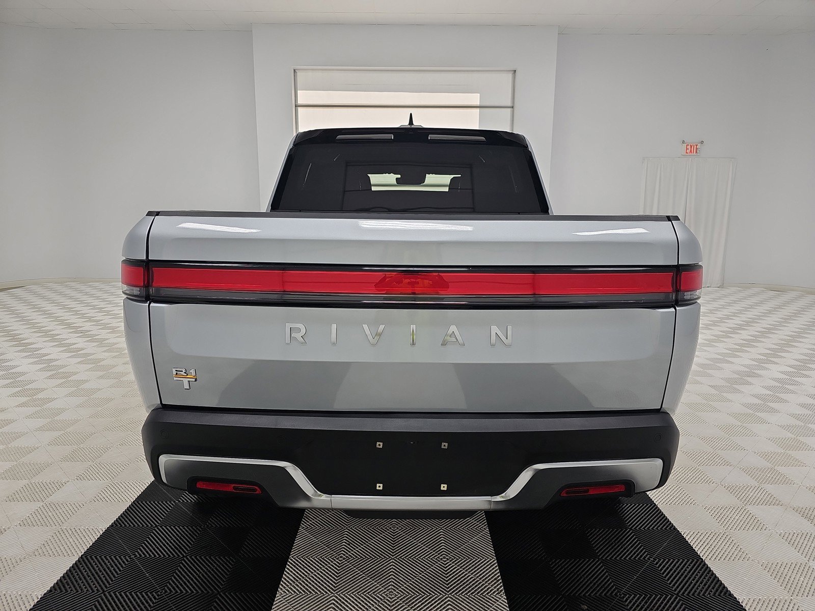 Used 2023 Rivian R1T Adventure image 4