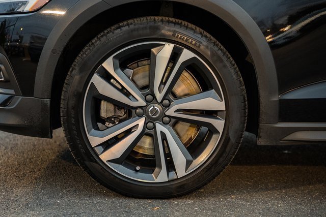 Used 2023 Volvo V60 B5 Cross Country Plus image 18