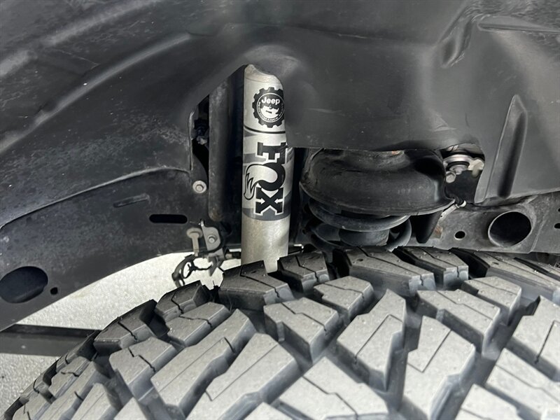 Used 2020 Jeep Gladiator Rubicon AWD/4WD image 13
