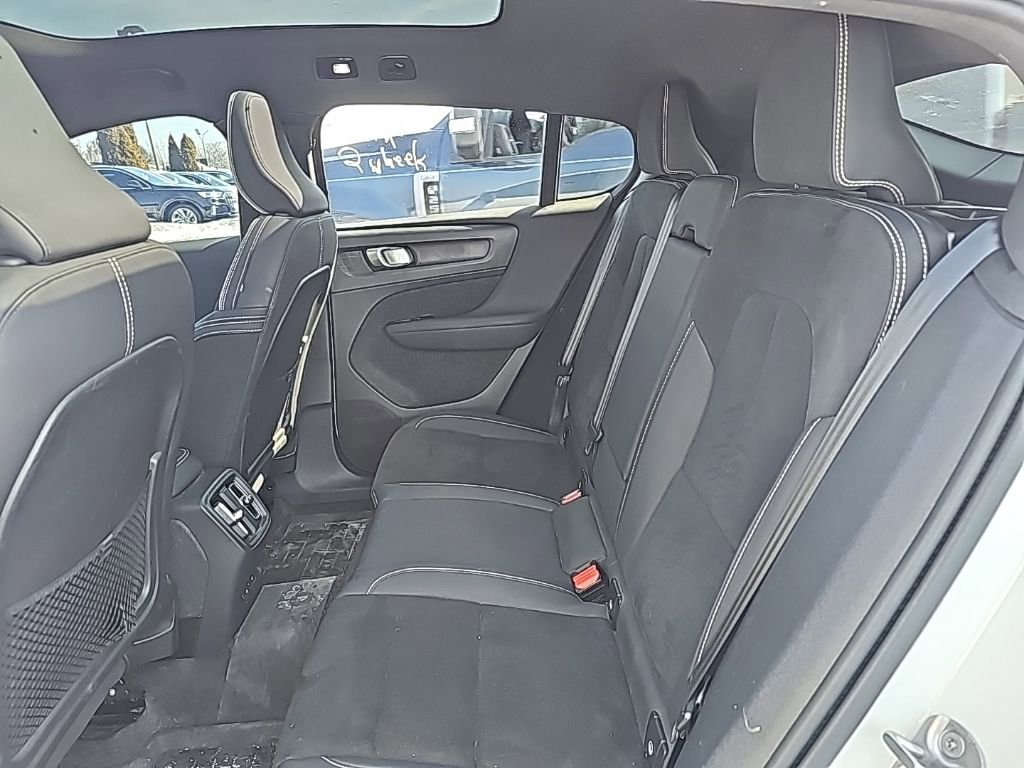 Used 2023 Volvo C40 P8 Recharge Ultimate w/ Protection Package Premier image 11