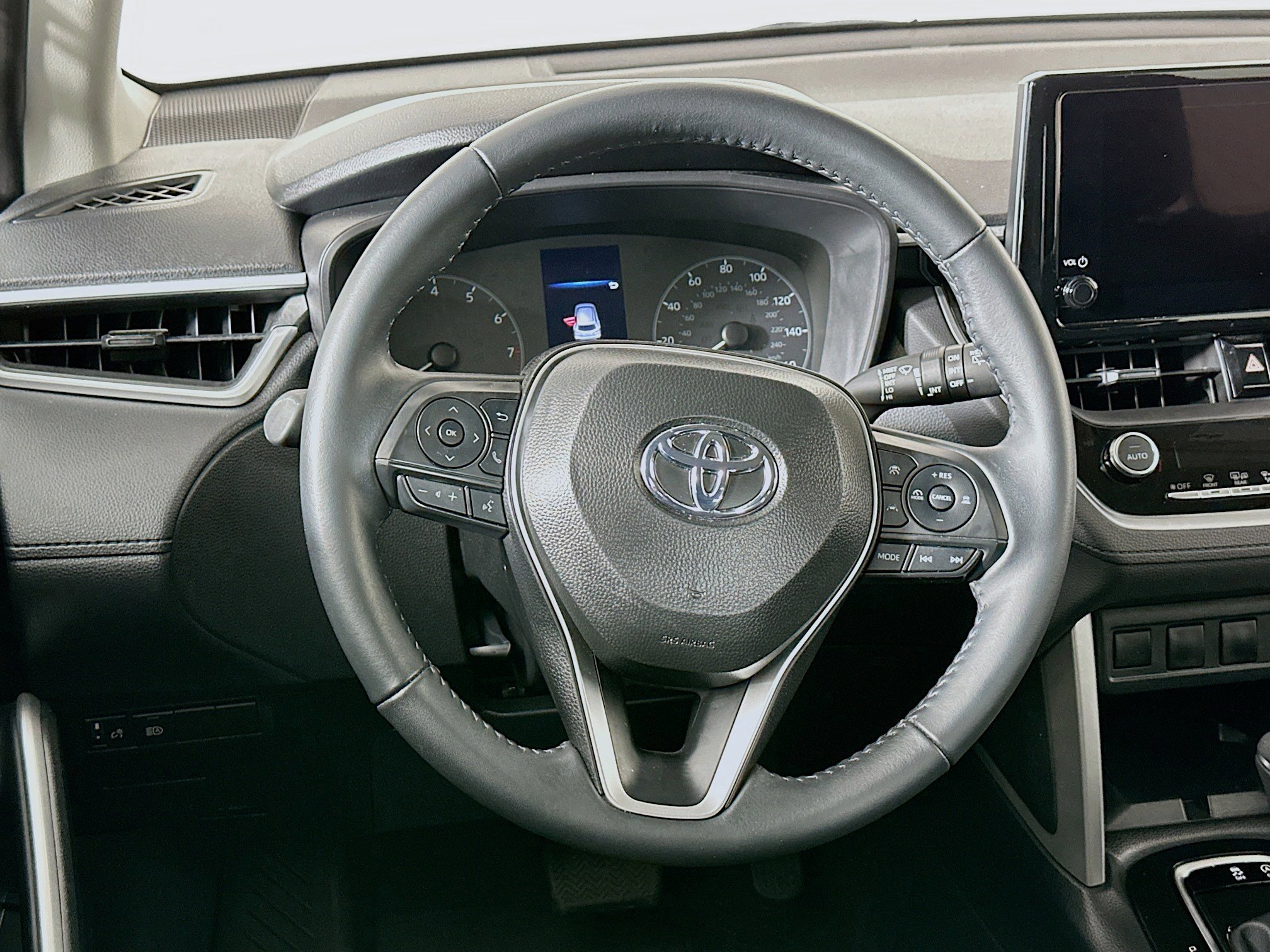 Used 2024 Toyota Corolla Cross LE w/ Black Badges Package (TMS) image 17