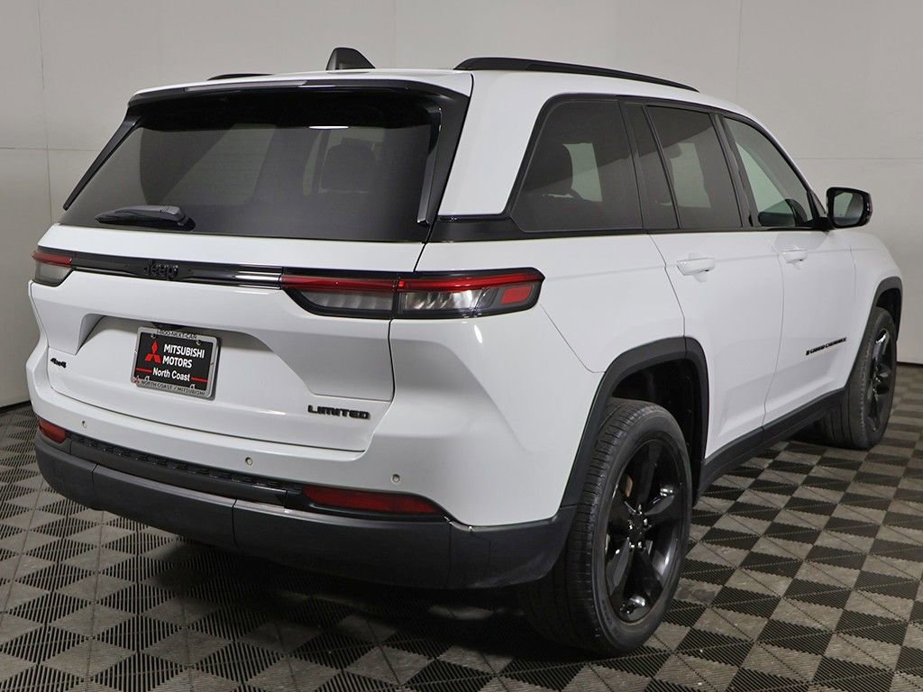 Used 2023 Jeep Grand Cherokee Limited w/ Black Appearance Package AWD/4WD image 10