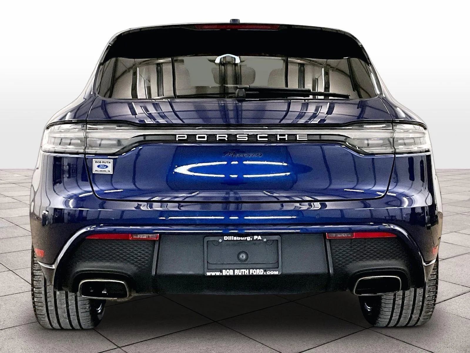 Used 2023 Porsche Macan Turbo AWD/4WD image 4