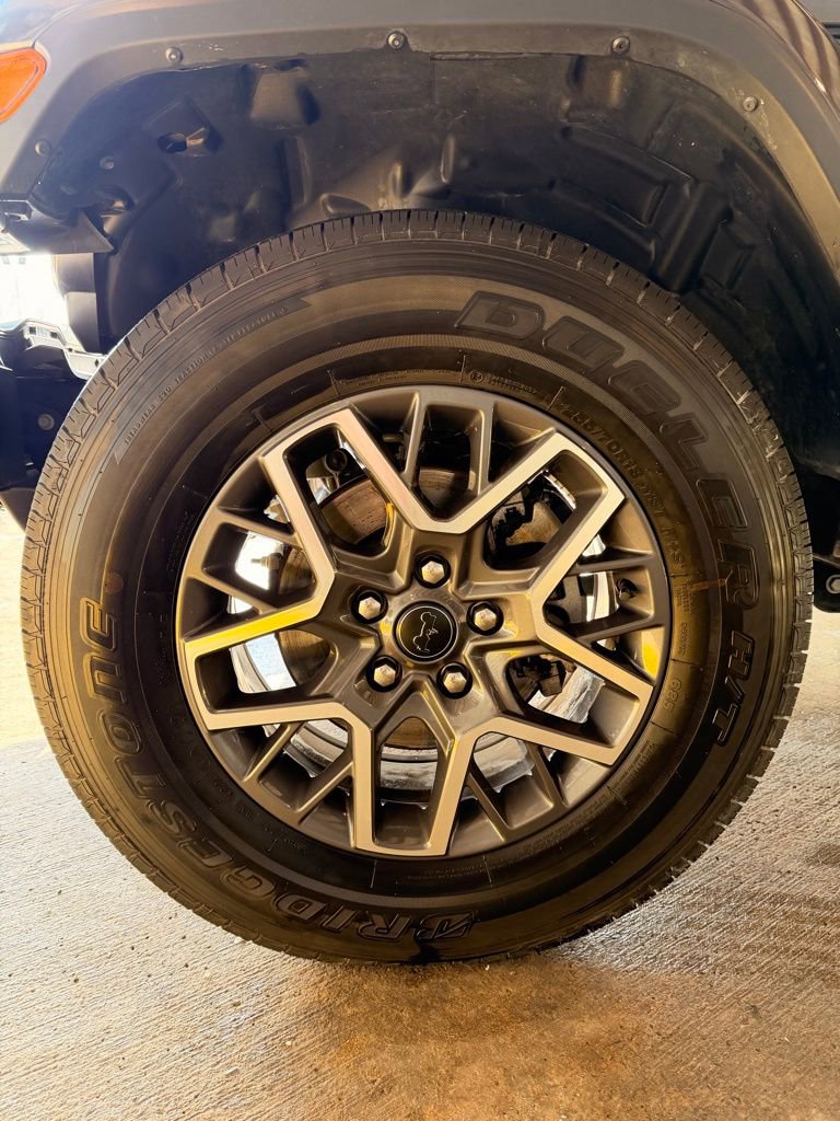 Used 2025 Jeep Wrangler Sahara image 9