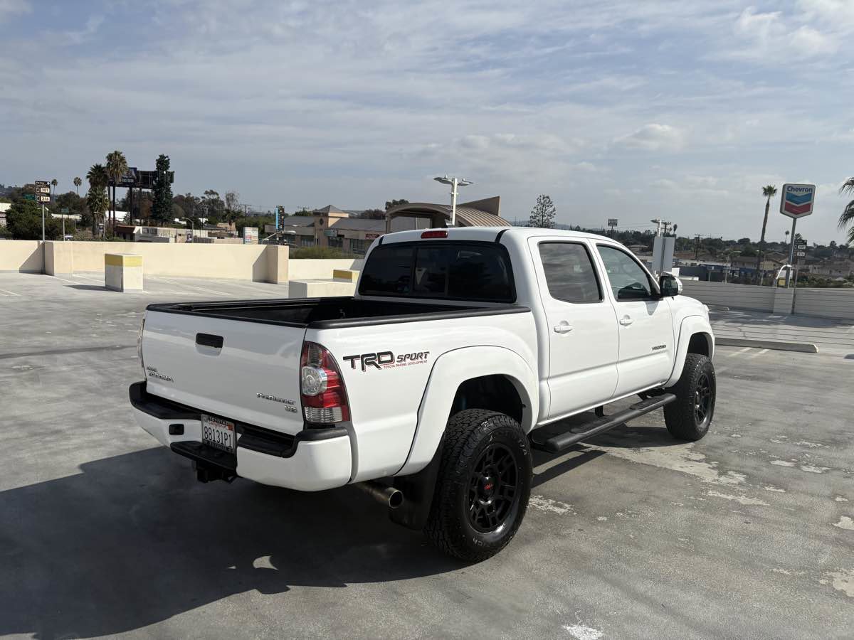 Used 2014 Toyota Tacoma PreRunner image 40