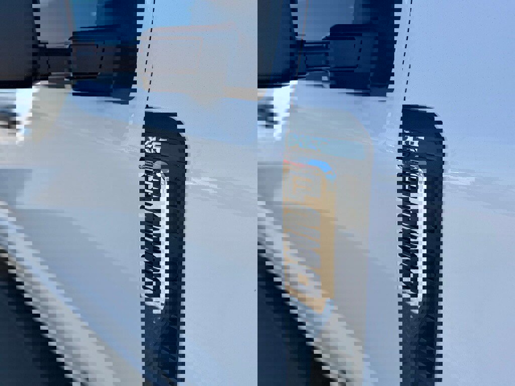 New 2026 Ford F250 XLT w/ FX4 Off-Road Package image 3
