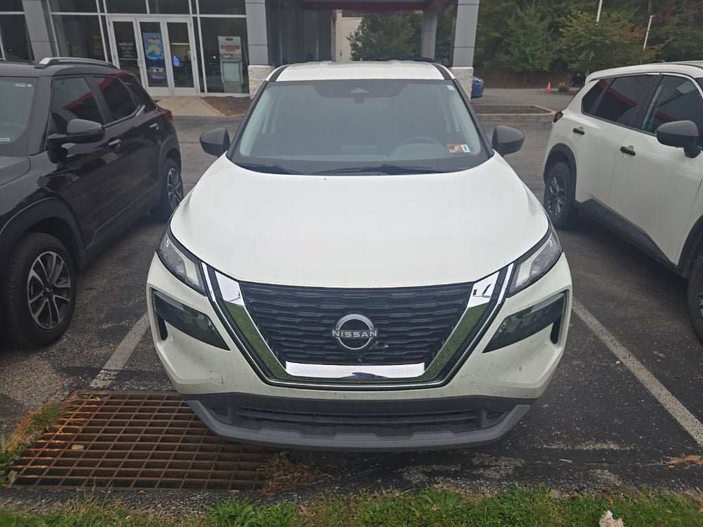 Used 2023 Nissan Rogue S AWD/4WD image 2