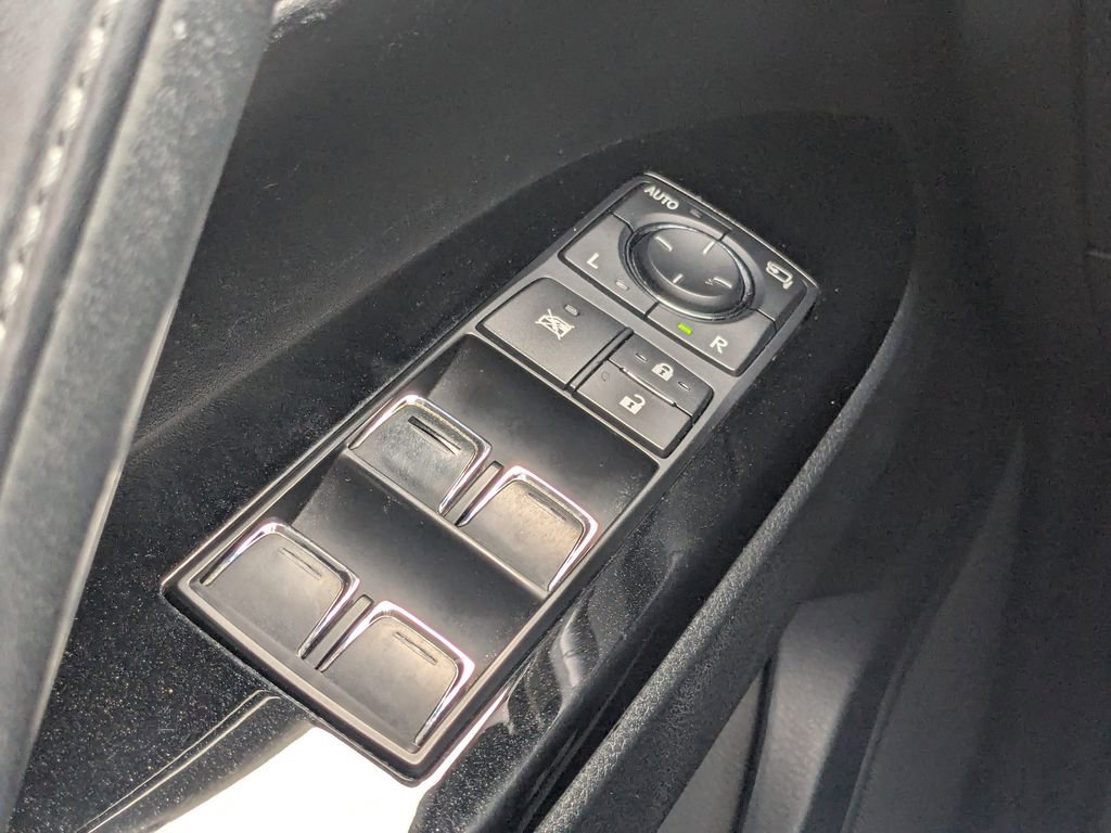 Used 2017 Lexus LX 570 4WD w/ Luxury Package image 23