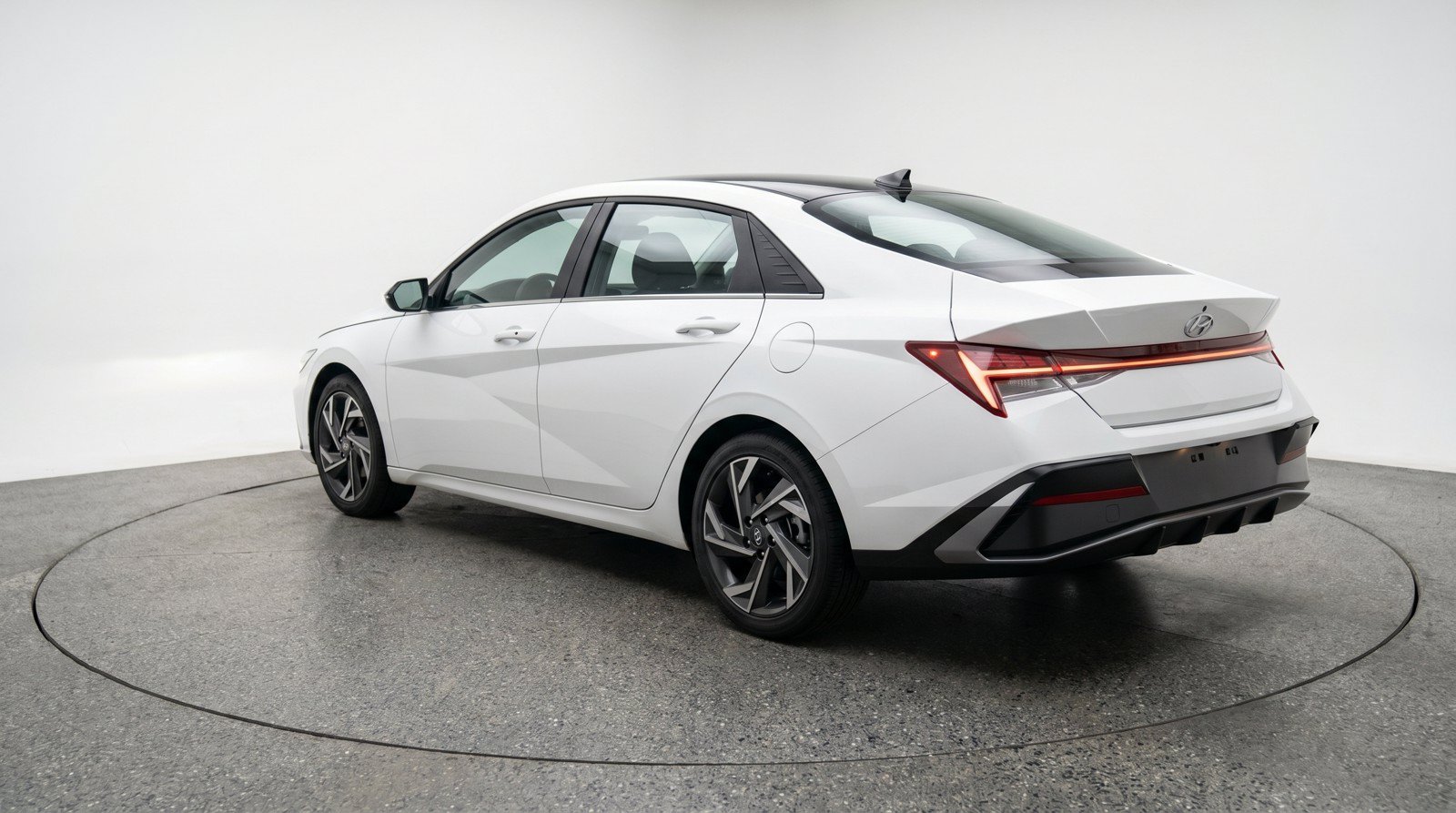 Used 2025 Hyundai Elantra SEL FWD image 6