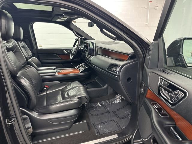 Used 2020 Lincoln Navigator L Reserve w/ Equipment Group 208A Reserve AWD/4WD image 29