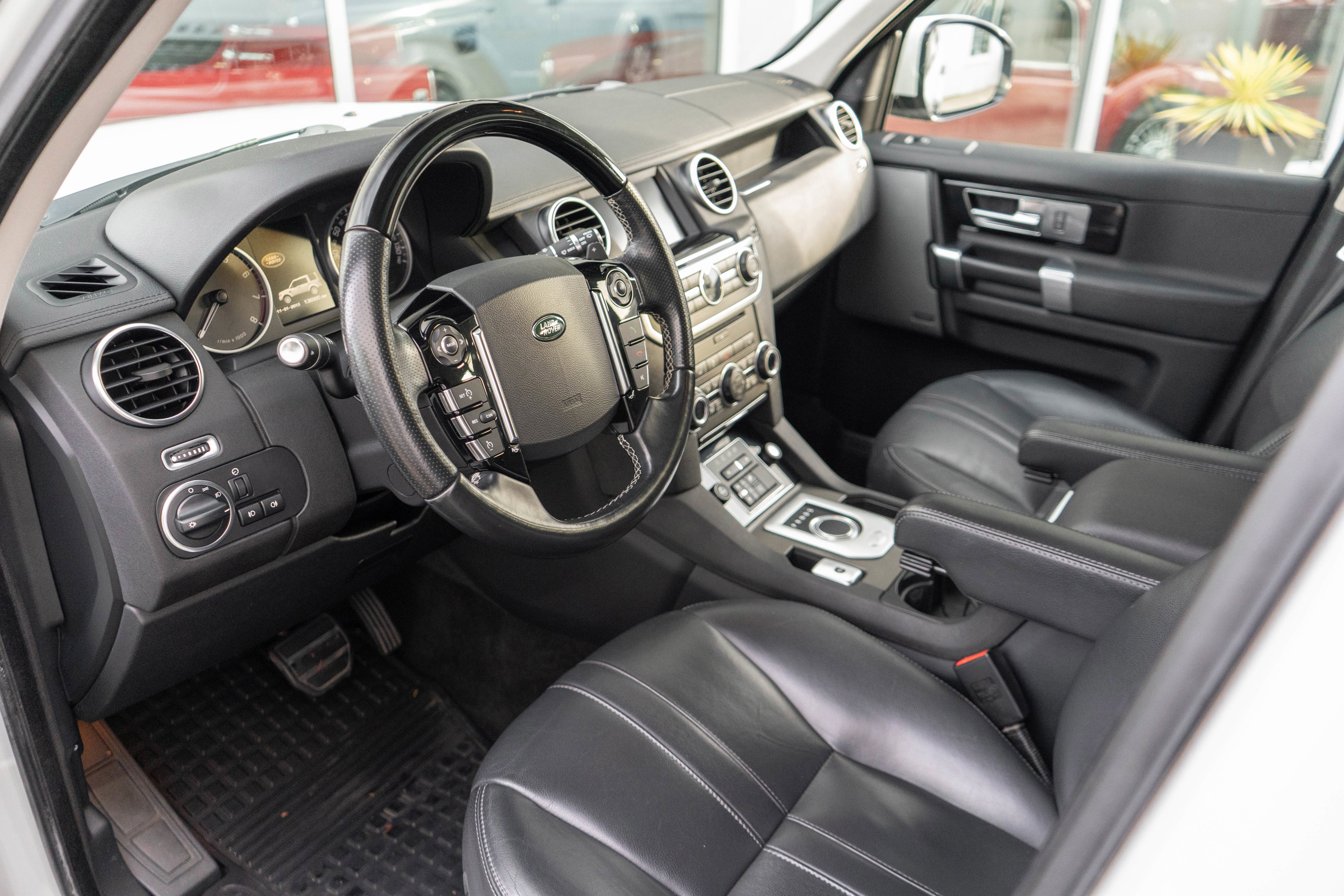 Used 2016 Land Rover LR4 HSE Silver Edition AWD/4WD image 8