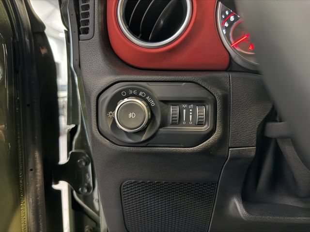 Used 2021 Jeep Wrangler Unlimited Rubicon w/ Cold Weather Group AWD/4WD image 25