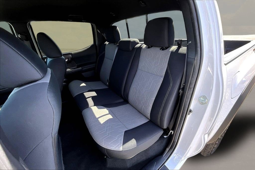 Used 2022 Toyota Tacoma TRD Off-Road w/ Technology Package image 24