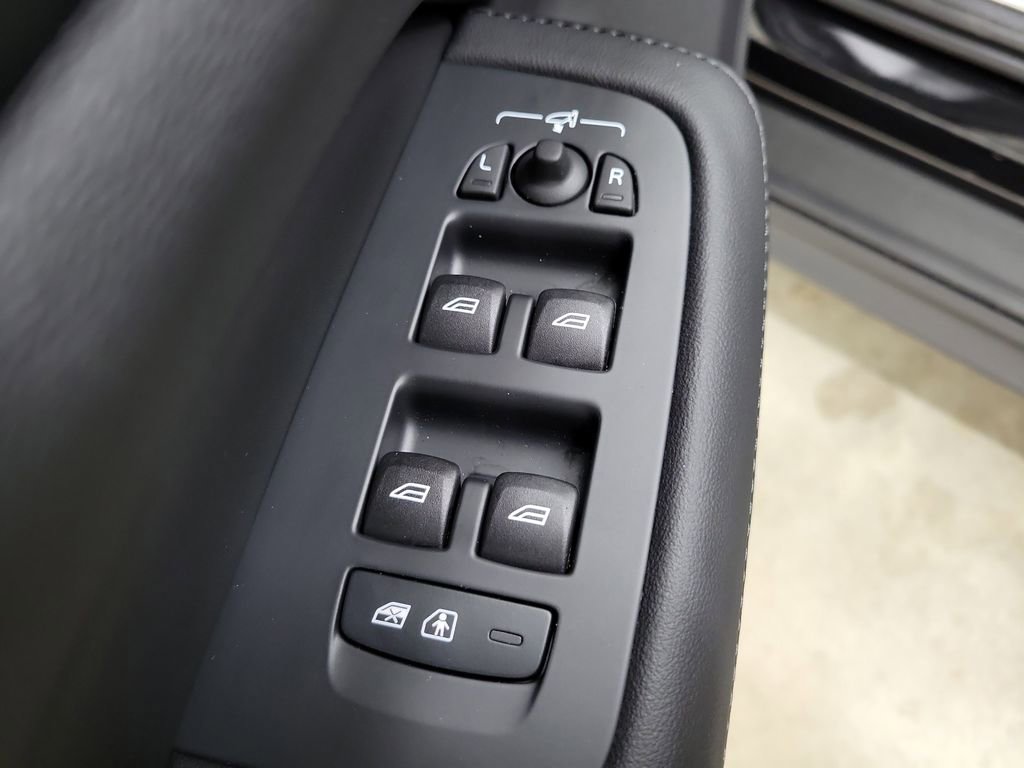 New 2026 Volvo V60 B5 Cross Country Plus w/ Protection Package Premier image 22