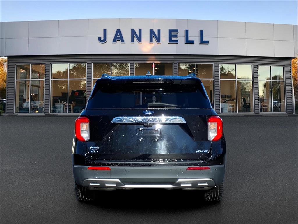 Used 2022 Ford Explorer XLT w/ Equipment Group 202A image 7