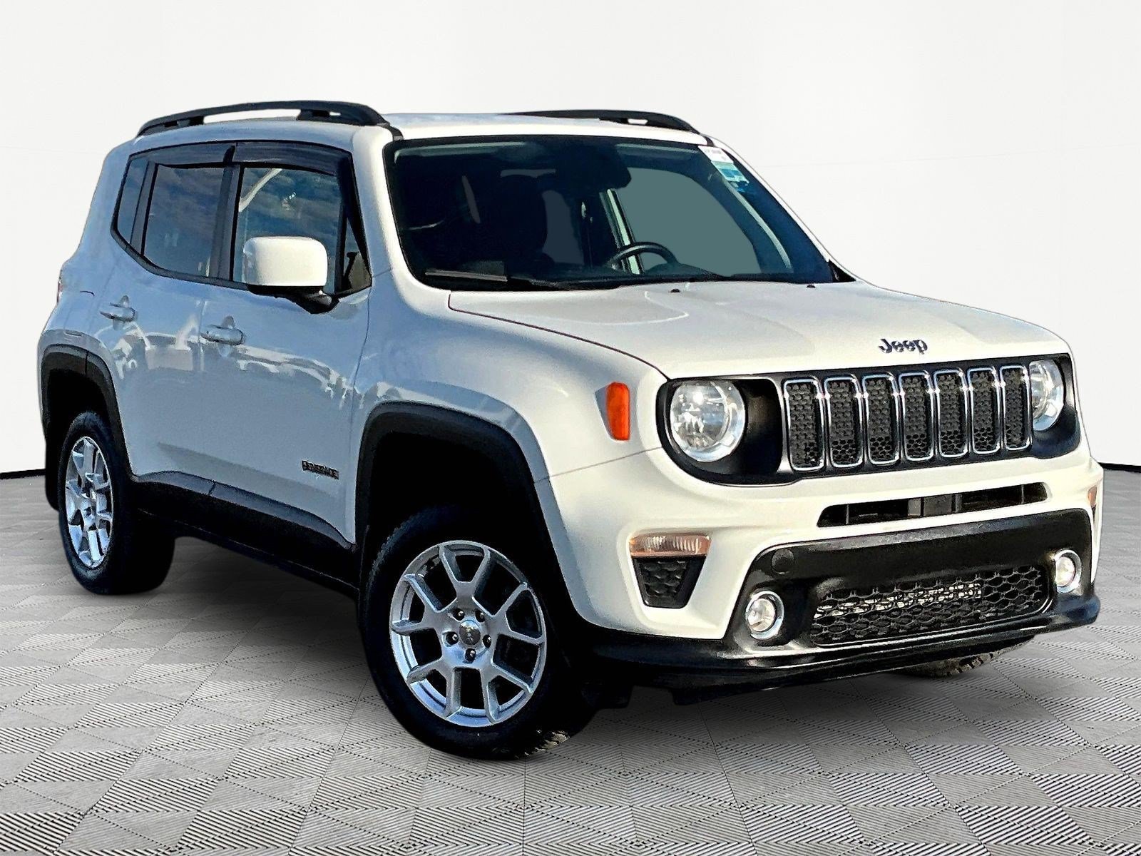 Used 2020 Jeep Renegade Latitude w/ Cold Weather Group AWD/4WD image 3