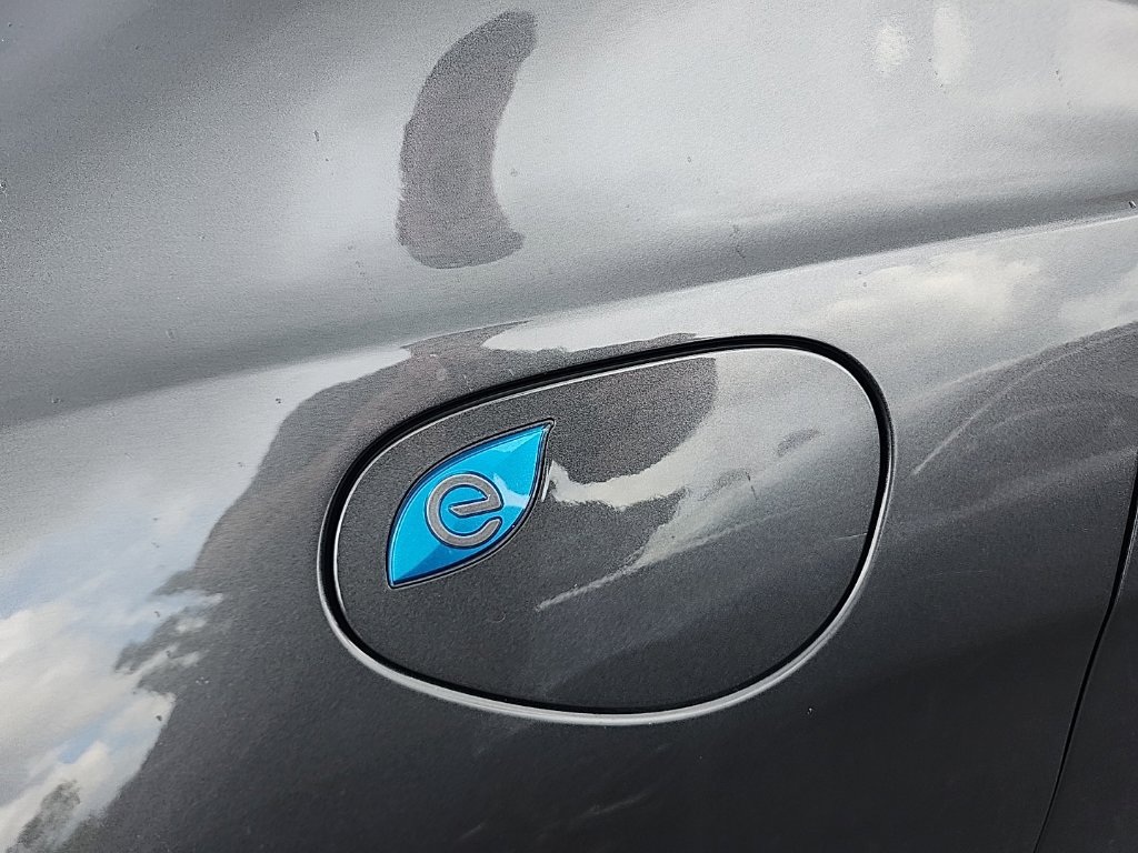 Used 2021 Chrysler Pacifica Touring FWD image 8