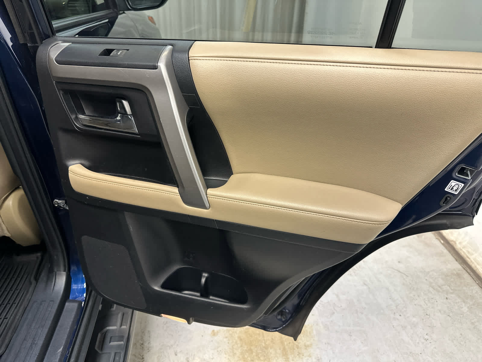 Used 2018 Toyota 4Runner SR5 Premium image 30