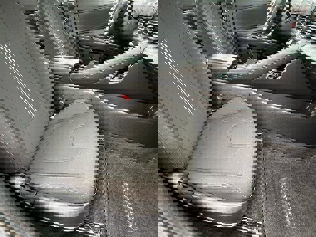 Used 2024 Hyundai Elantra Blue image 10